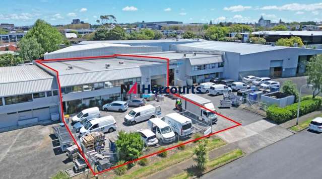 Warehouse with Yard - Mt Wellington