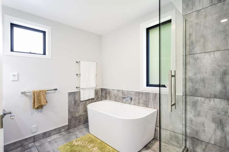 66 Cliffs Road St Clair_36