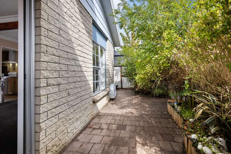 2/165 River Road Hamilton East_18