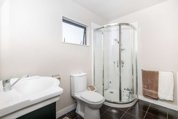 17 Riverglade Parkway Te Atatu South_17