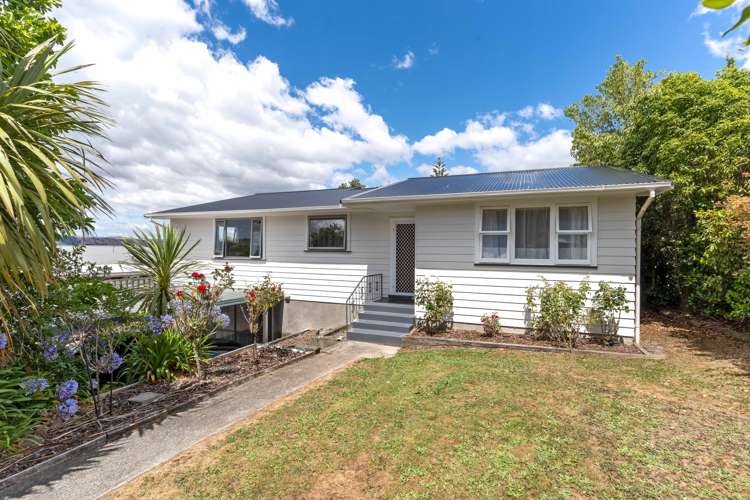 13 Puriri Crescent Lansdowne_0