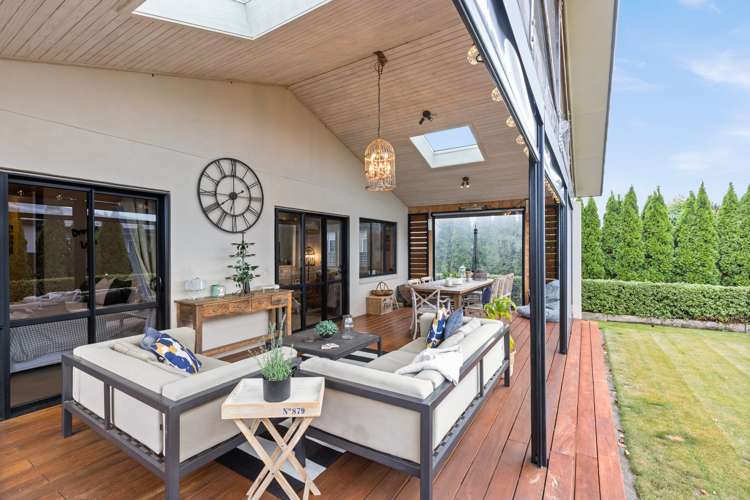 19 Heynes Place Clive_17