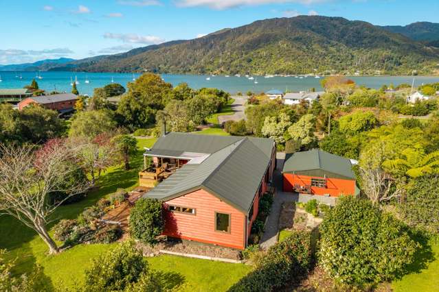 Sea Views - Quality Home oozing Beach Lifestyle