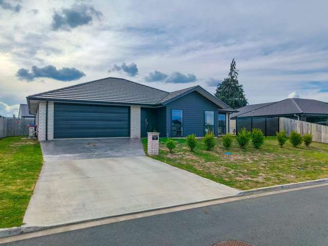 Modern Comfort in Frontier Estate