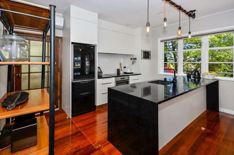 2/1 Varlene Terrace Forrest Hill_1