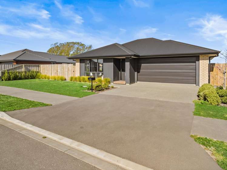 23 Strowan Avenue Elgin_24