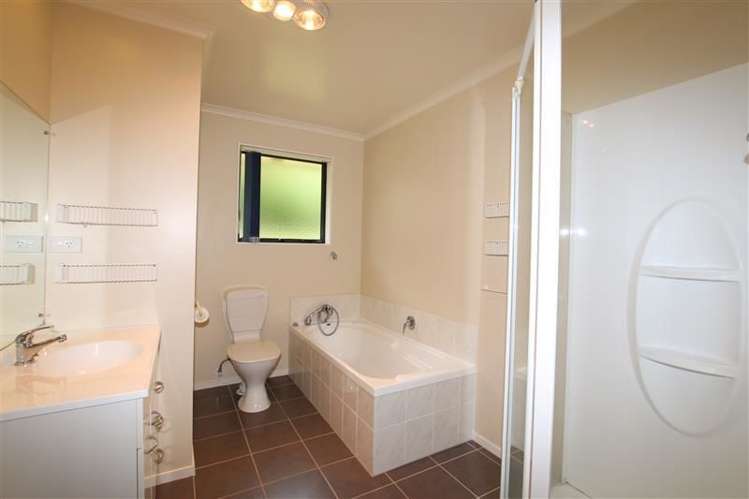 9 Louvain Place Greenhithe_5