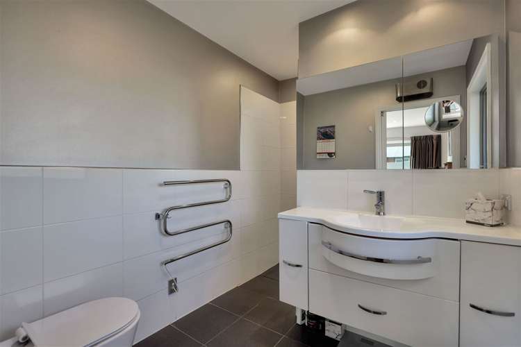 4 Country Place Allenton_15