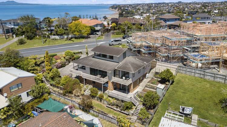 852 Beach Road Waiake_26