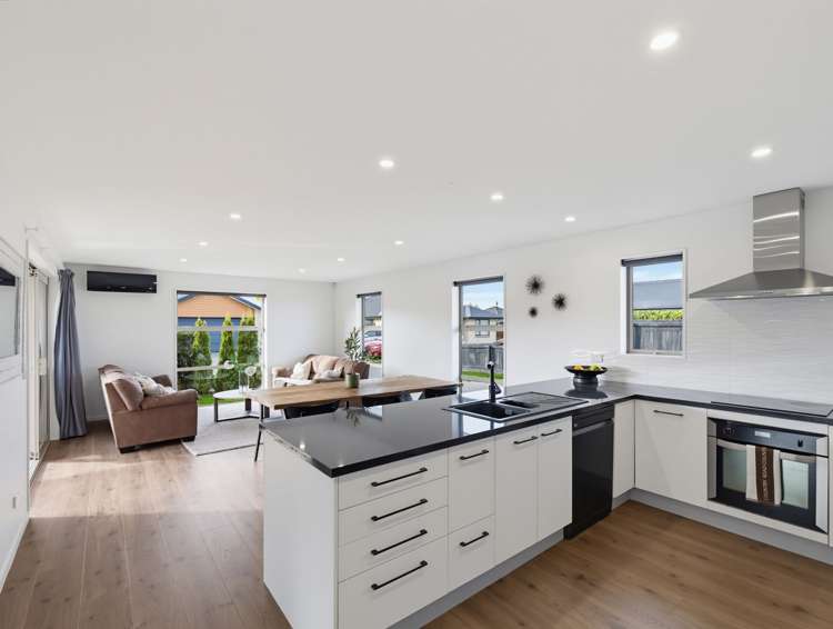 9 Lawrence Drive_5