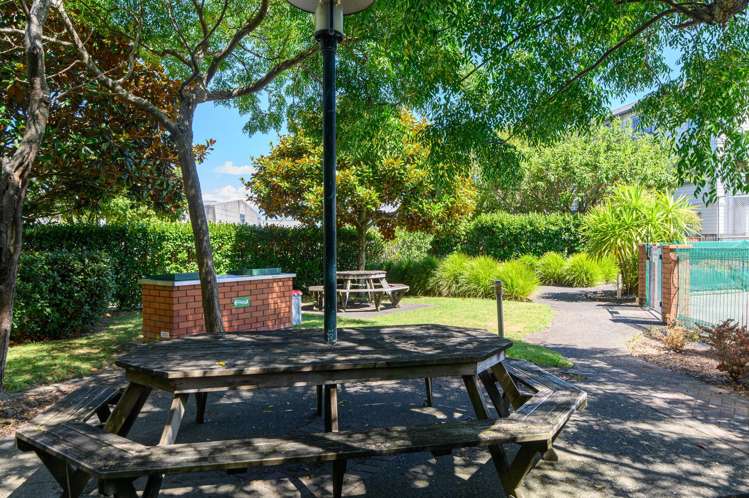 4e/17 Crown Lynn Place New Lynn_12