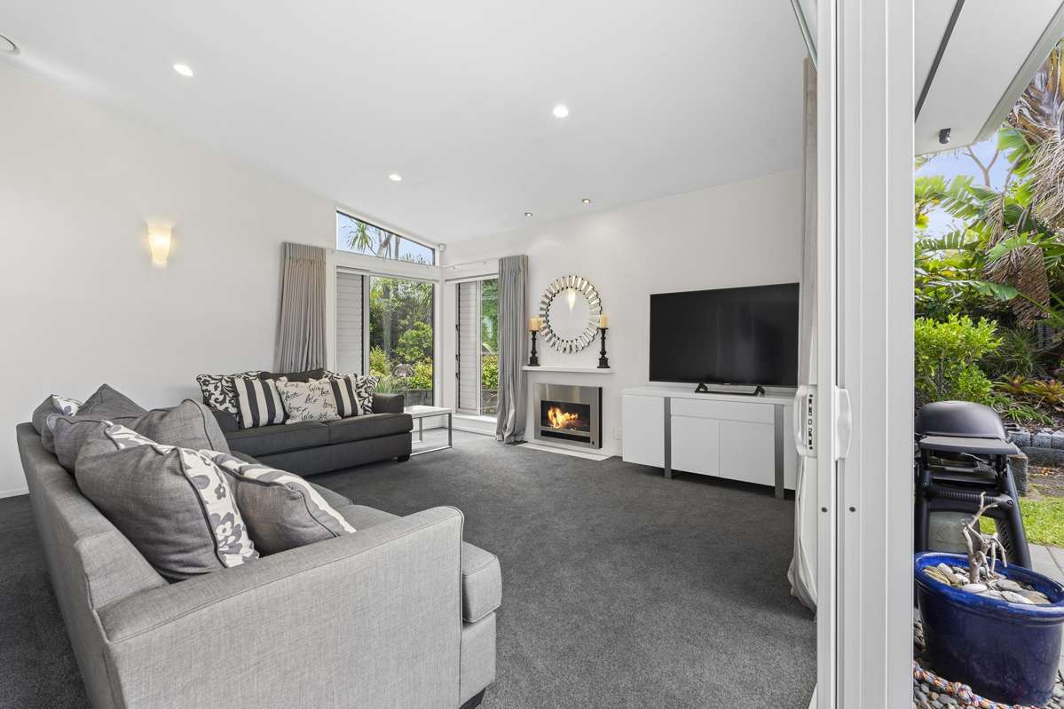 60 Chesterfield Way_2