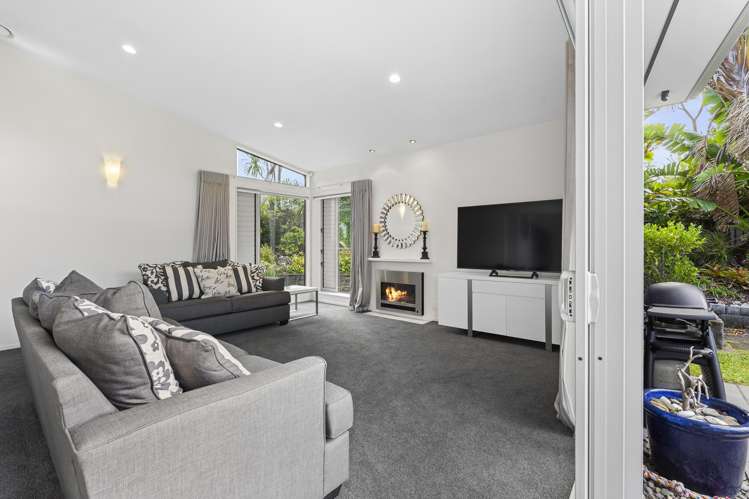 60 Chesterfield Way Orewa_6