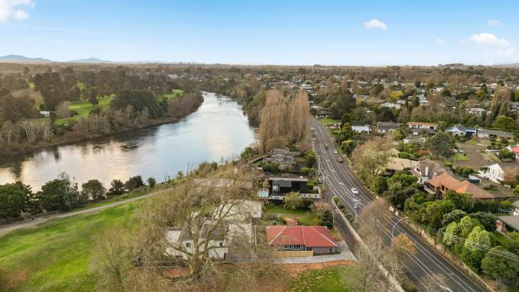 801A River Road Chartwell_21