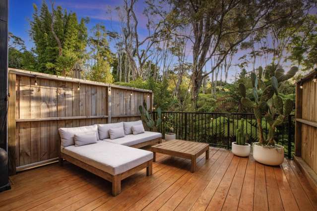 Bush Views & Sun-Soaked Serenity