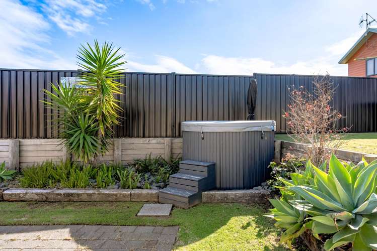 16 Braddock Grove Pauanui_20