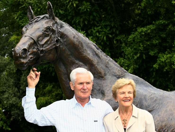 Sir Patrick Hogan poses with the 2013 Melbourne Cup and Stallion Zabeel at Cambridge Stud. Photo / Christine Cornege