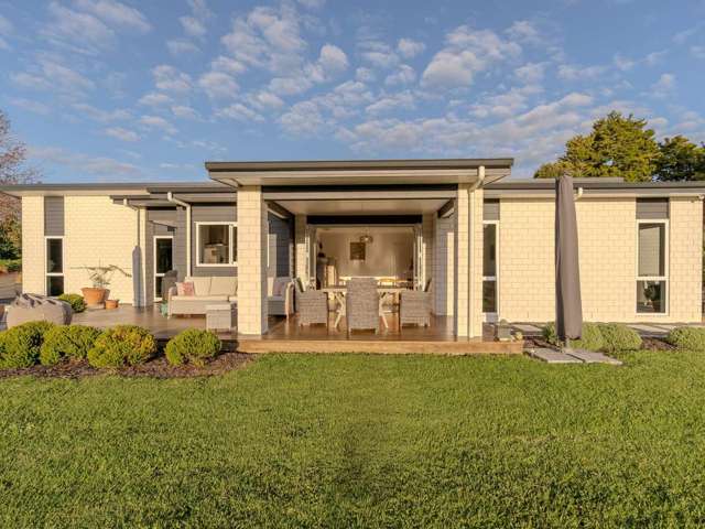 RURAL OUTLOOK, MODERN LIVING