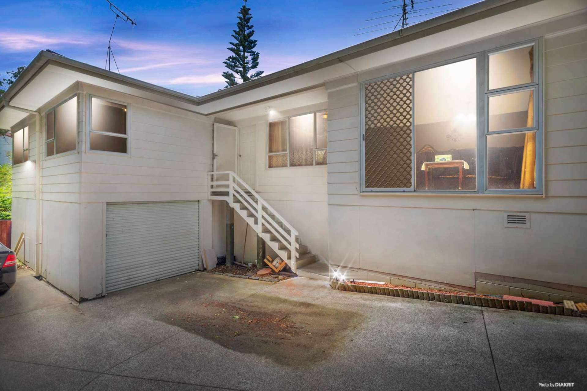 1/4 James Scott Place Te Atatu South_0