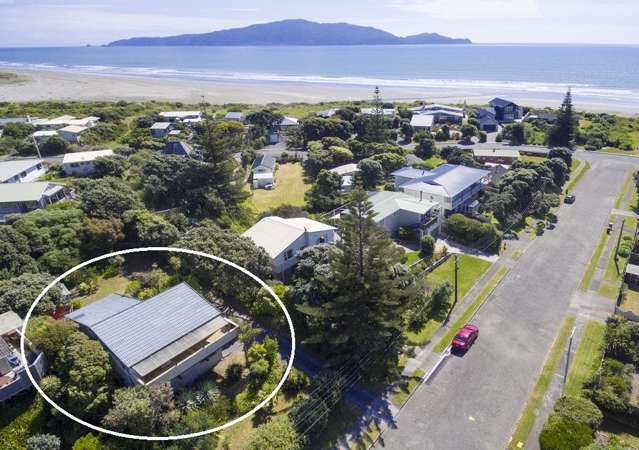 12 Hughes Street Waikanae Beach_1