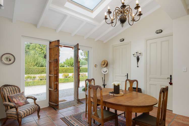 21 Fairbourne Drive Fairhall_4