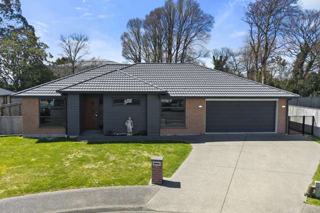 Charming 3-Bedroom Home with Catio in Carterton!
