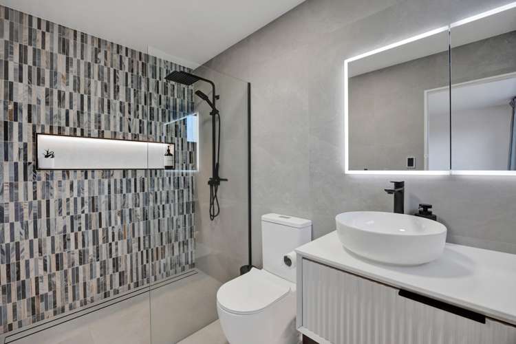 66 Flint Road West Stratford_16