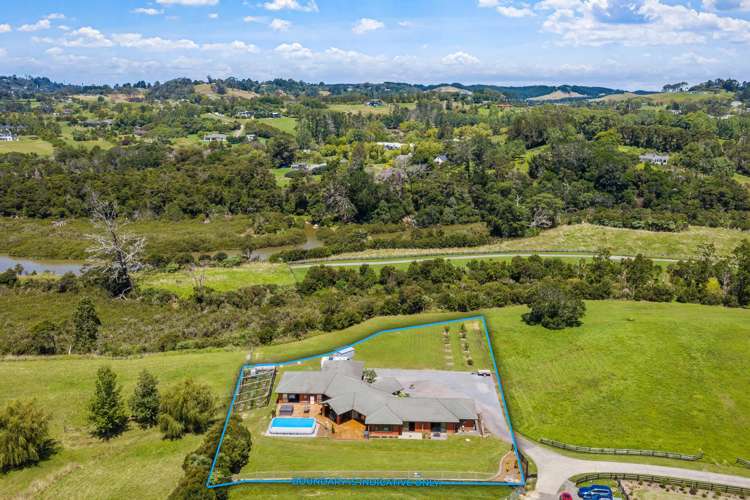 13 & 13a Te Awa Place Red Beach_2