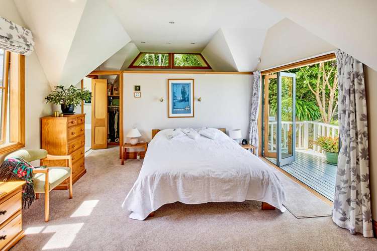 15 Whiorau Grove Lowry Bay_18