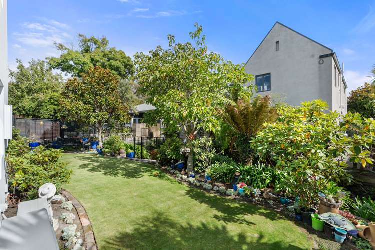 2/128b Mcfaddens Road Saint Albans_16