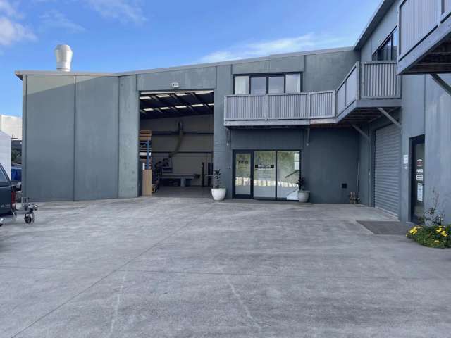 387M² PREDOMINANTLY WAREHOUSE INDUSTRIAL - SIL...