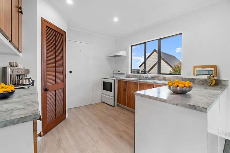 1/116 Bradbury Road Botany Downs_4