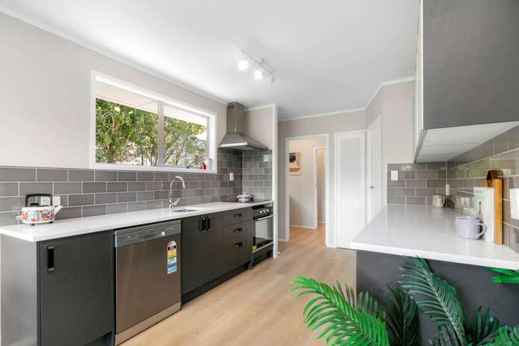 16 Onedin Place Titirangi_11