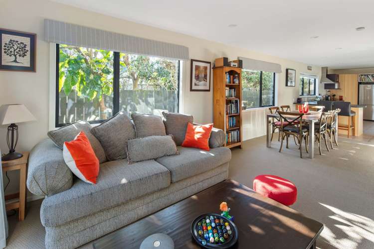 83a Apu Crescent Lyall Bay_3