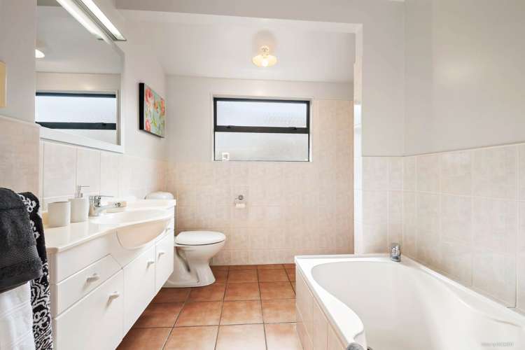 2/7 Jutland Street Mairangi Bay_11