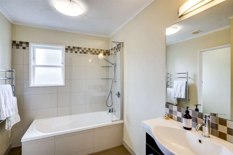 4 Holyrood Street Taradale_10