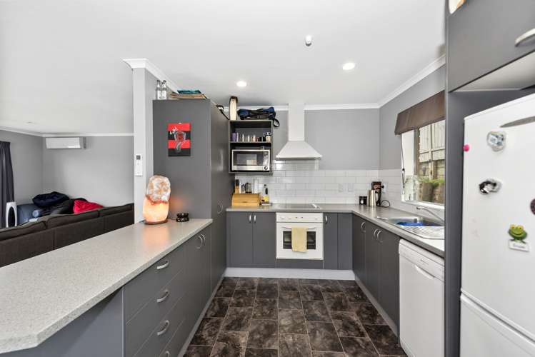 26 Pointon Glade Grandview Heights_2