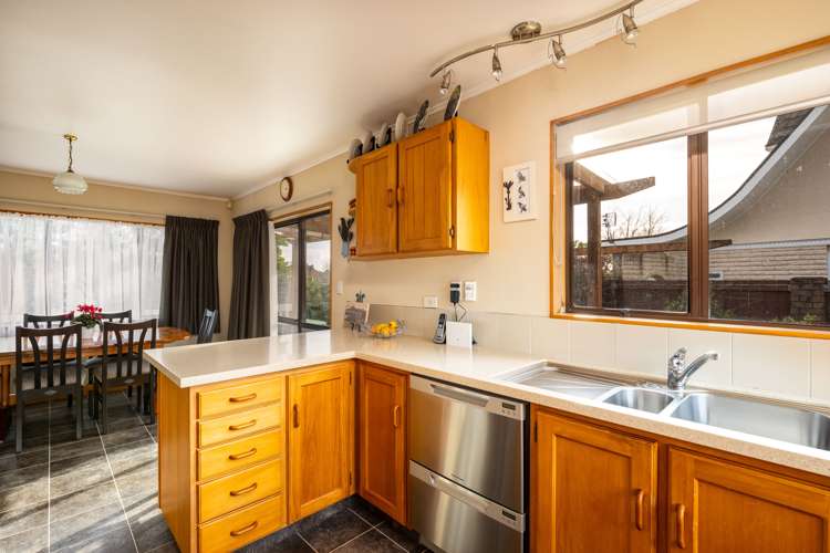 10 Ruskin Place Westown_9