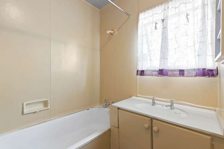 1/10 Kennington Drive Clendon Park_12