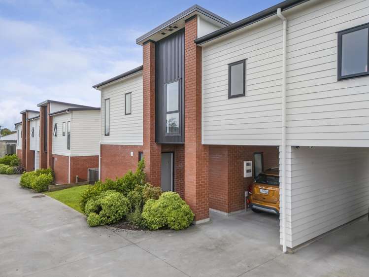 2/7 Greta Street Glenview_0
