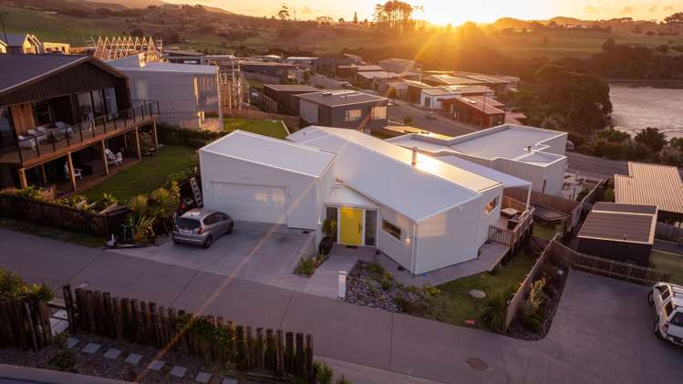 17 Maataitai Road Raglan_2