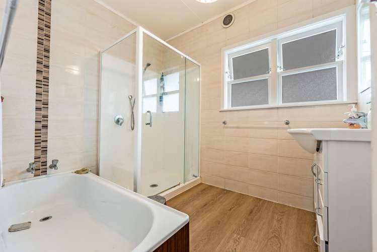 221 Te Atatu Road Te Atatu South_17
