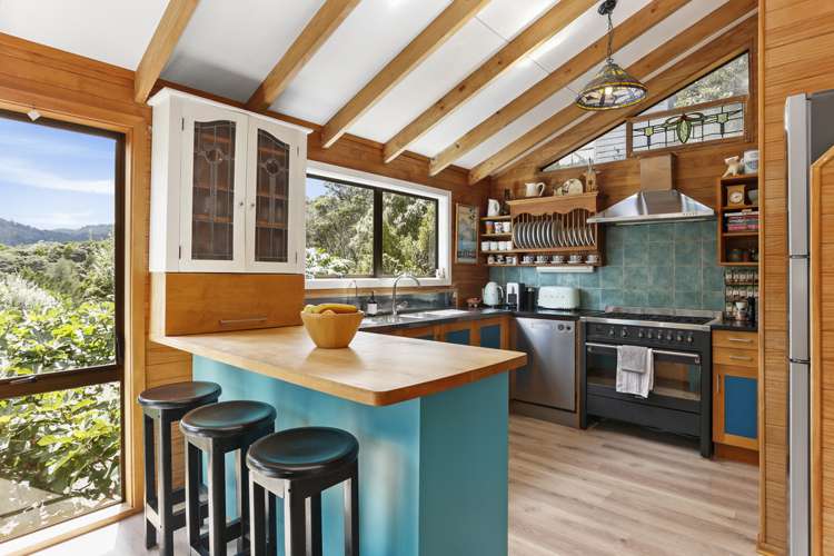 1160 Huia Road Huia_6