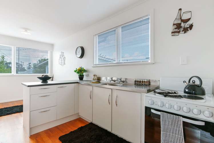 70 Vodanovich Road Te Atatu South_2