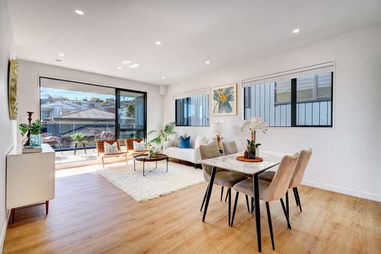 2/4 Powrie Street Glenfield_1