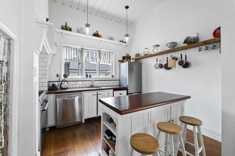 132 Tukapa Street Westown_5