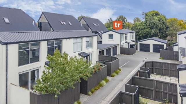 Modernised One Bedroom Townhouse