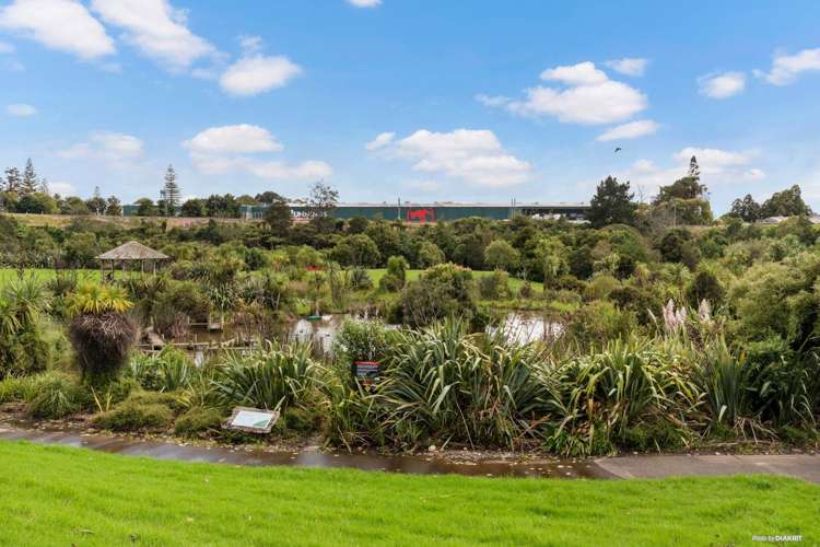 1 Sheridan Drive New Lynn_11