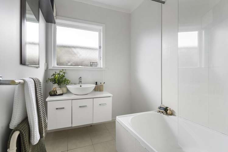 11a Divich Avenue Te Atatu South_12