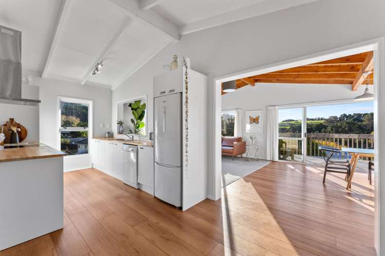 6 Seatoun Avenue Leigh_8